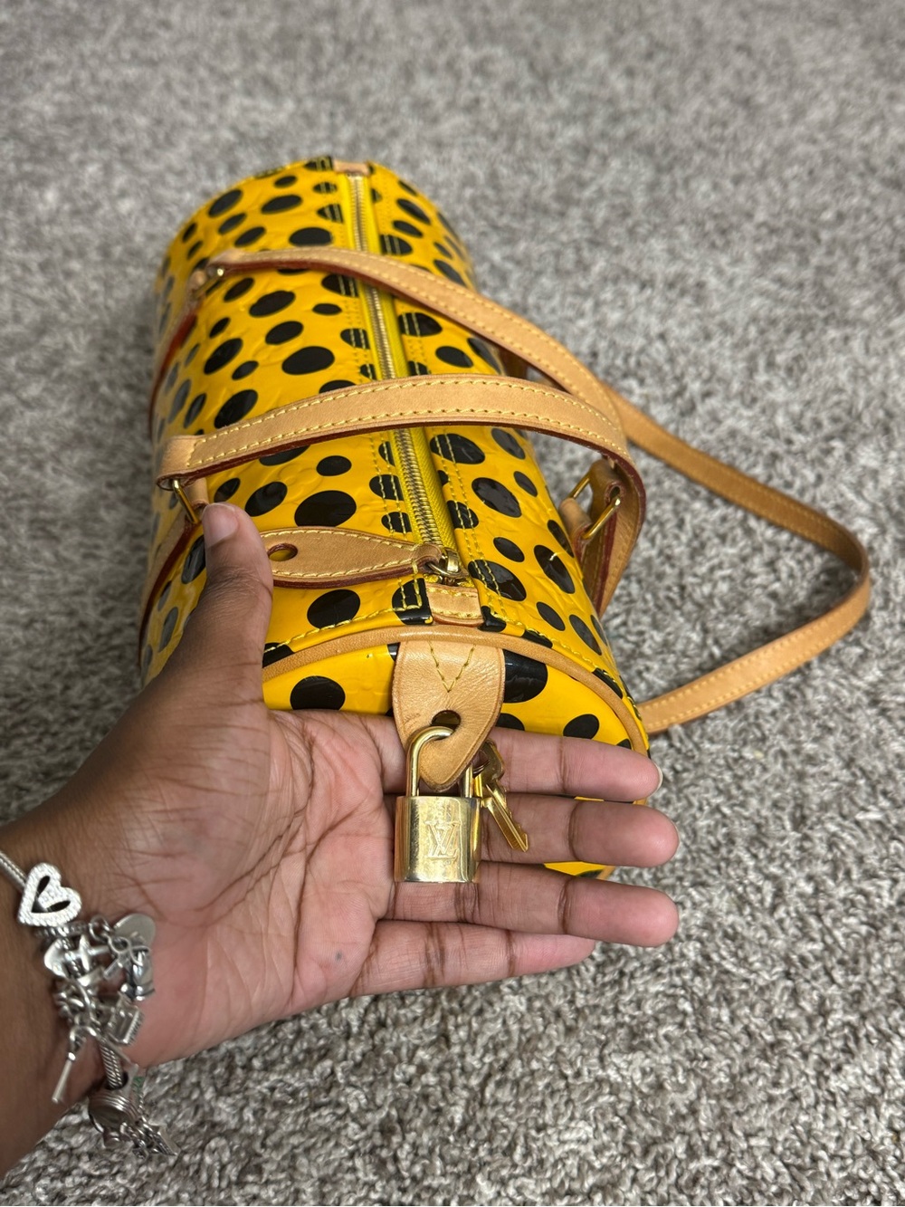 Louis Vuitton × Yayoi Kusama
2012 Papillon Infinity Dots shoulder bag. - Picture 7 of 8